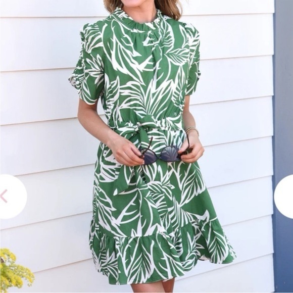 THML Green & White Tropical Leaf Print Dress | XS - Picture 2 of 5